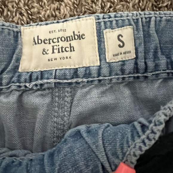 Abercrombie & Fitch Joggers Men’s - Picture 2 of 3